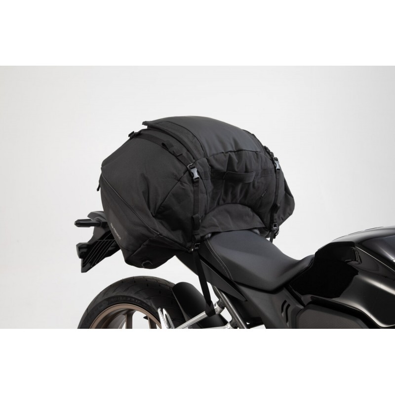 Sacoche de selle arrière SW MOTECH ION M se fixe sur la selle arrière de  moto bagagerie moto sw motech chez equip'moto